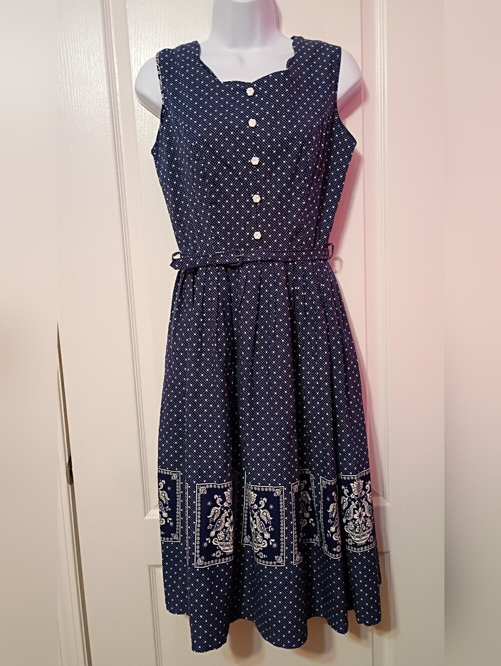 Vintage navy Sleeveless 💙 Polka Dot Knee Length Dress with Border Print
